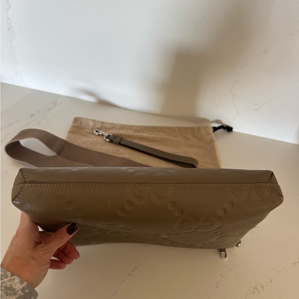 SALE******Gucci Jumbo GG Taupe Leather Medium Crossbody - Picture 4 of 9
